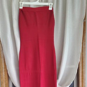 Red Sleevless mermaid style dress just below the knee